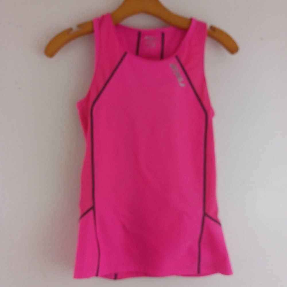 2XU Fluorescent pink tank top size S